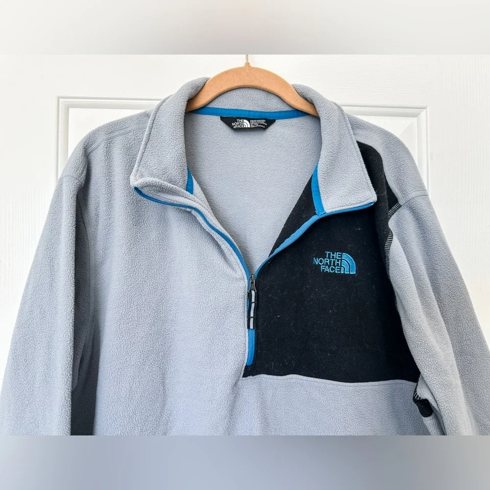 The North Face Men’s Gray/Black Fleece Pullover - Size XLarge